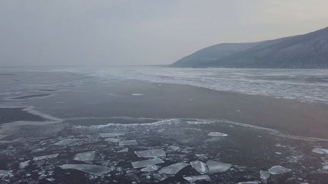 На Волге по тонкому льду смотреть онлайн