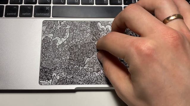 Наклейка для MacBook от dbrand — есть ли смысл? смотреть онлайн