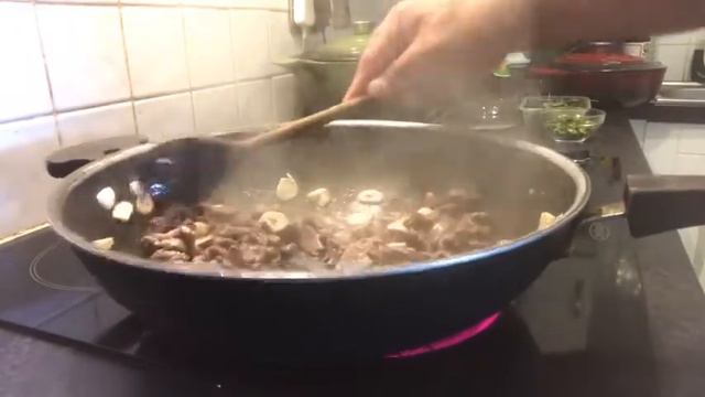 PAD GRA PROW) Beef thai Basil смотреть онлайн