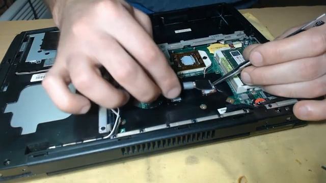 Ноутбук-обогреватель Asus K40AB смотреть онлайн