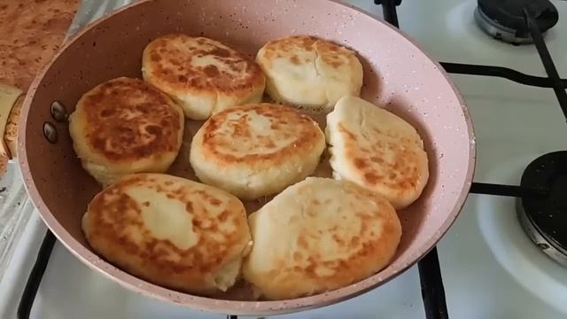 ЧТО ЕДЯТ ПЕНСИОНЕРЫ НА УЖИН В ДЕРЕВНЕ, КАК ПРОХОДЯТ ВЕЧЕРА В ДЕРЕВНЕ / ПРОСТАЯ ЖИЗНЬ В ДЕРЕВНЕ смотреть онлайн