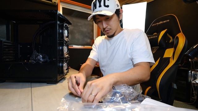 【自作PC】初めての自作PC組立て動画！MSI Z490 Gaming Carbon WIFI I7 10700K(Highlights Build) смотреть онлайн