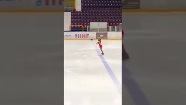 Выступление первой азербайджанской спортсменки по фигурному катанию на льду Сабины Алиевой. смотреть онлайн