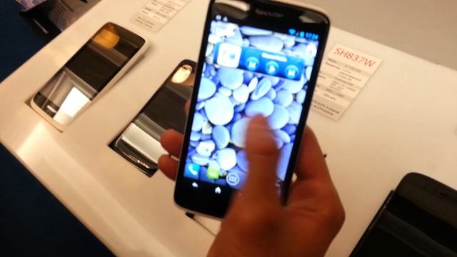 Линейка смартфонов SHARP и Aquos Phone с Full HD экраном [First-look] смотреть онлайн