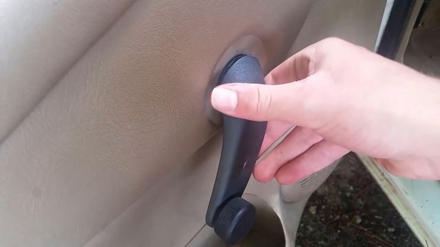 Quick Tip - How to Remove Manual Window Crank With No Special Tools смотреть онлайн