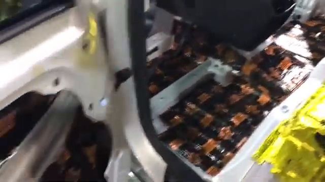 Hyundai Sonata звуко- шумо- тепло изоляция. Используемые материалы ComfortMat отлично поглощают зву смотреть онлайн