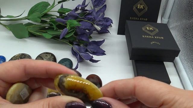 Замечательные кабошоны из натуральных камней. Мой логотип на коробочках. смотреть онлайн