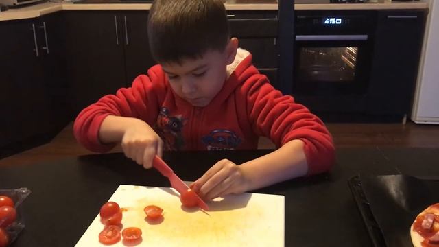 Повар Вова готовит пиццу смотреть онлайн