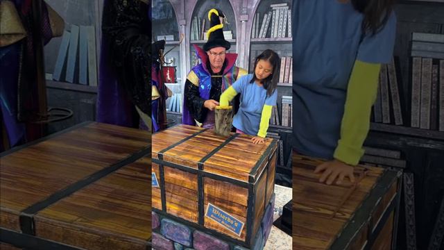 Cici Learns How to Make a Scarf Vanish! | Cici's Magical Misadventures смотреть онлайн