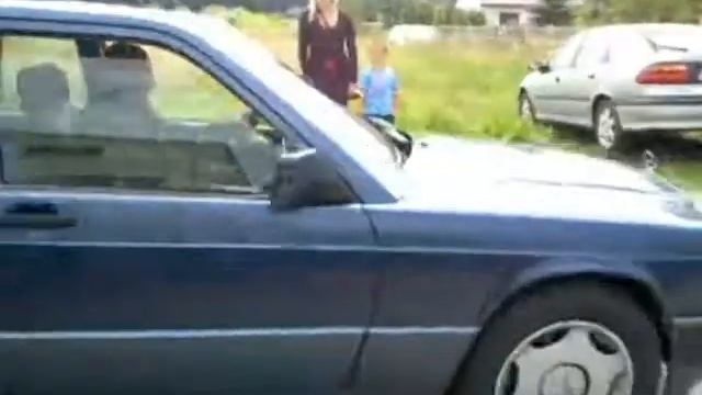 Palenie GUMY Mercedes Benz 190E 2.0 смотреть онлайн