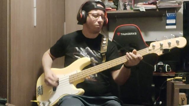 This Ain't a Scene, It's An Arms Race - Fall Out Boy - Bass Cover смотреть онлайн