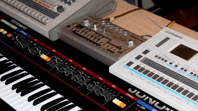 Dark Techno with TB-303, TR-909, Juno-60, TR-727 and MidiVerb смотреть онлайн