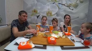 МУКБАНГ ВКУСНО И ТОЧКА ВПЕРВЫЕ НА КАНАЛЕ БУРГЕРЫ КАРТОШКА ФРИ