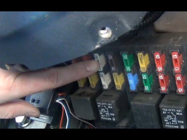 Замена предохранителя мотора печки и переключателя печки Chevrolet - Niva смотреть онлайн