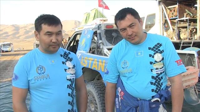 Внедорожник «Астаны» продолжает путь на «Дакаре»