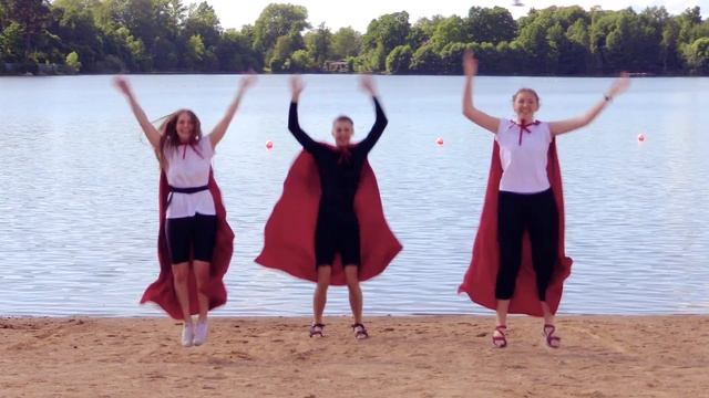 Зарядка 1. А рыбки в море плавают вот так! смотреть онлайн