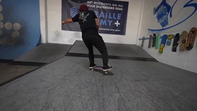 SKATEBOARD vs SCOOTER смотреть онлайн