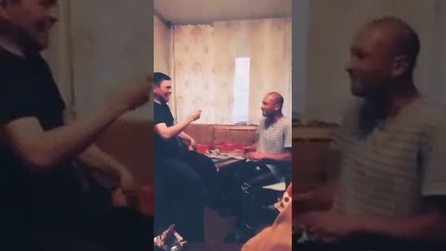 Две ложки лучше,чем одна🤣 смотреть онлайн