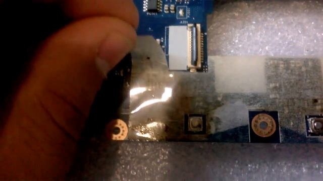 Mobix96.ru ноутбука Lenovo G575 включается и сразу выключается.