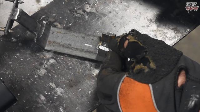 УБЛЮДОК ИЗ МЕТРО ИСХОД СВОИМИ РУКАМИ смотреть онлайн