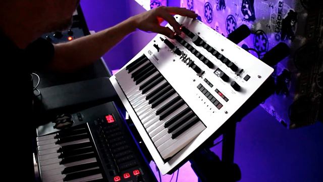 Messing around on the Korg Minilogue смотреть онлайн