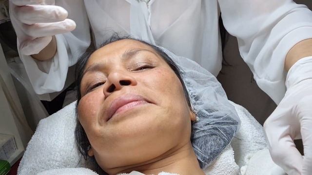 Beauty Spa-LED therapy with gold collagen mask||#Beauty Spa-LED Therapie mit einer Goldkollagenmask смотреть онлайн