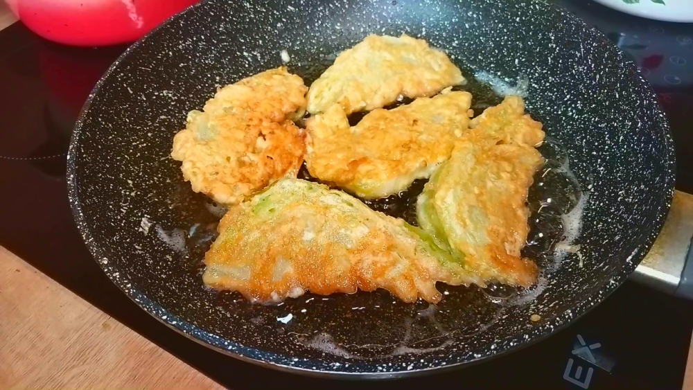 Жаренная капуста в кляре. Простой и быстрый перекус смотреть онлайн