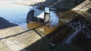 Вездеход на пневматиках  Первое погружение в воду
