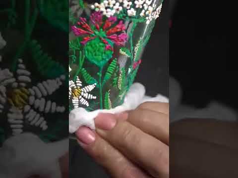 Роспись бутылки в технике вышивка с помощью акриловых контуров. Цветочные поля #shorts #handmade смотреть онлайн