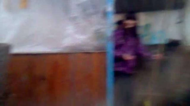 Пацаны убираются в беседке