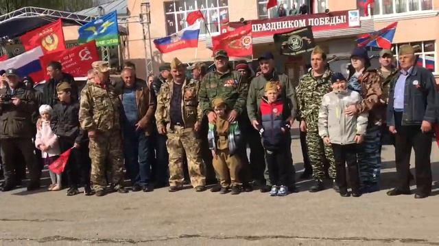 В рамках акции "Бессмертный полк" Арсеньевцы прошли по улицам с портретами своих родных и близких смотреть онлайн