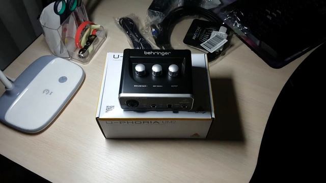 Краткий обзор на аудиоинтерфейс Behringer u-phoria UM2. смотреть онлайн
