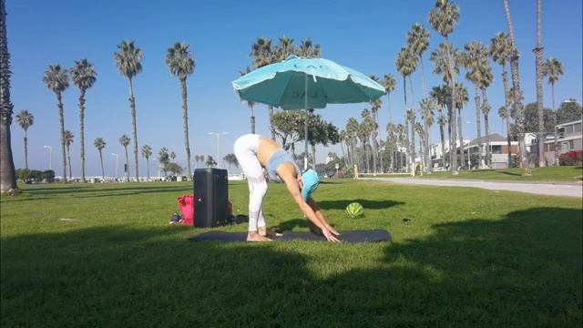 Stretching every day on the Beach/Растяжка у Океана смотреть онлайн