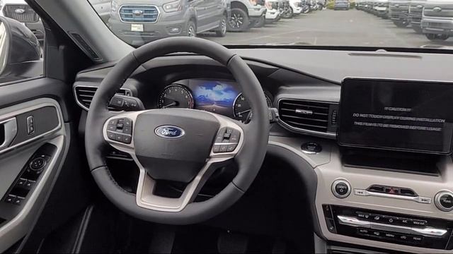 2023 Ford Explorer XLT Sport Utility смотреть онлайн