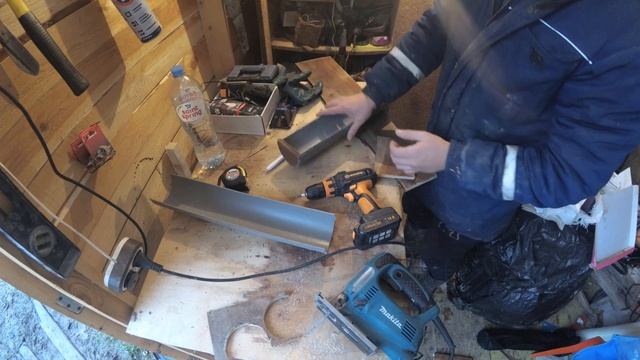 Кормушка для цыплят. Своими руками смотреть онлайн