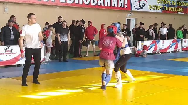 Бьются девочки.... смотреть онлайн
