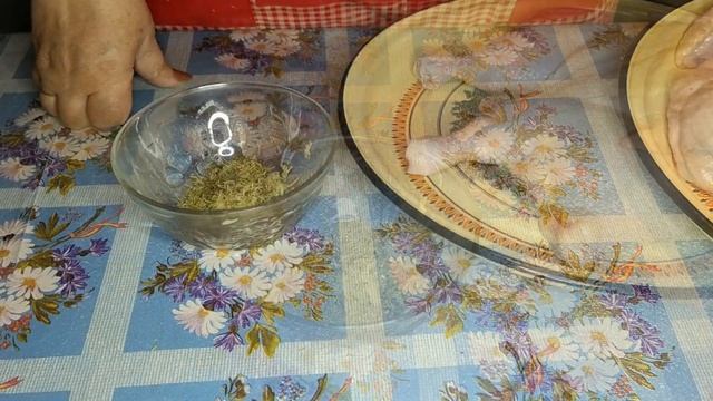 САМАЯ НЕЖНАЯ КУРОЧКА НА СОЛИ. ГОТОВИМ С ЛЮДМИЛОЙ . КУРОЧКА ПО РЕЦЕПТУ КАНАЛА АЛЁНУШКА LIFE смотреть онлайн