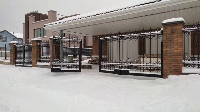 Складные ворота, ворота-книжка, ворота-гармошка с кованым заполнением. Bifolding forgin gate. смотреть онлайн