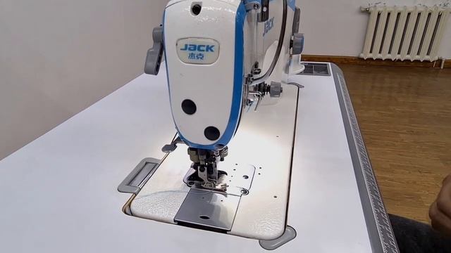 JACK-5558G тўғри чокли мато ёнларини автоматик кесиб беришга мўлжалланган саноат тикув машинаси смотреть онлайн