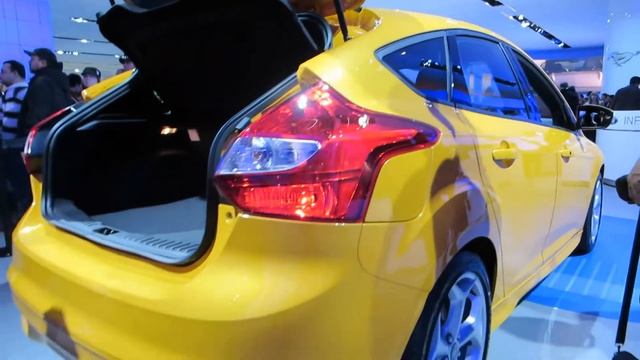 2014 Ford Focus ST At The 2014 NAIAS Auto Show смотреть онлайн
