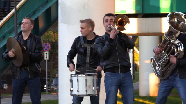 Canon XC15. Применение аудиоадаптера и внешнего микрофона в автоматическом режиме смотреть онлайн