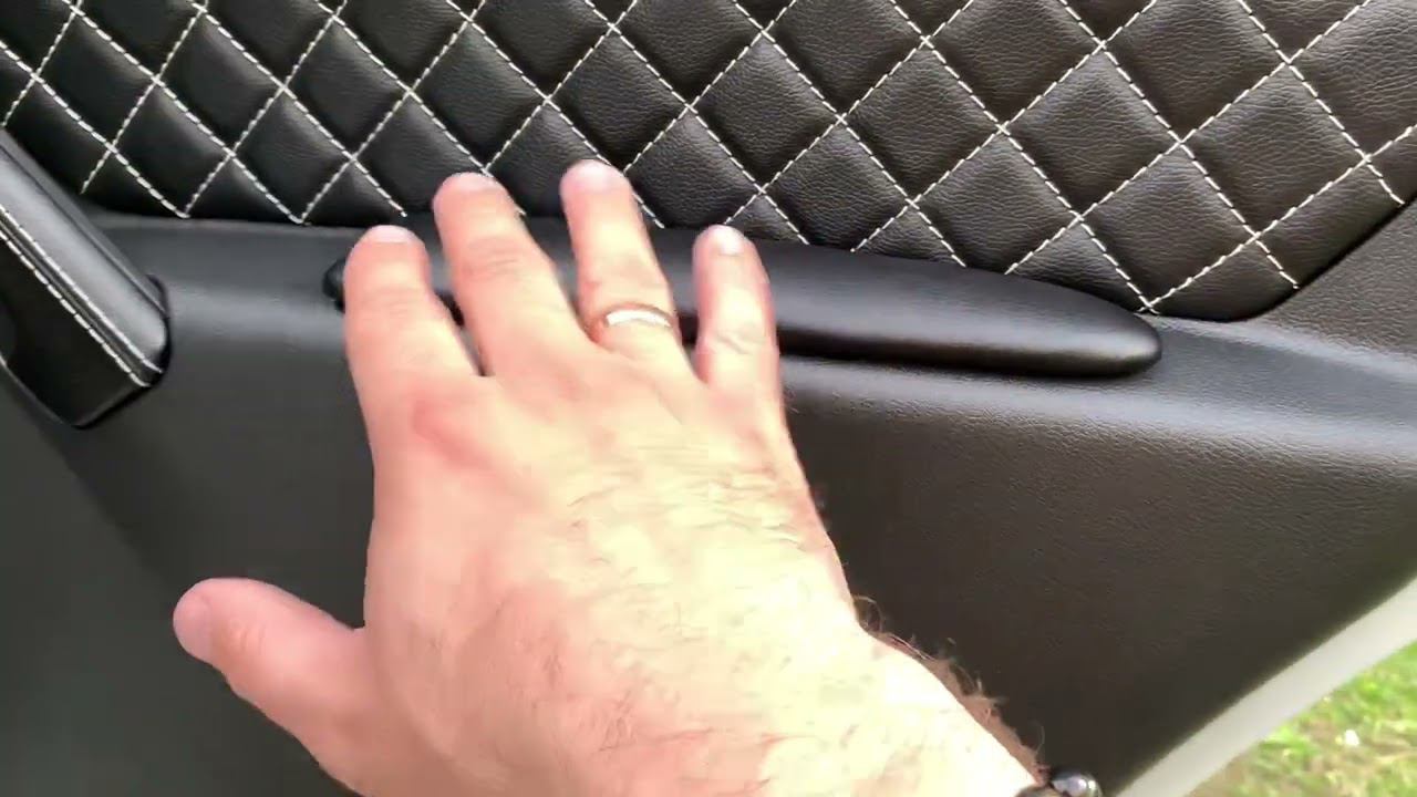 Устанавливаем мягкие накладки-подлокотники на карты дверей LADA Granta FL смотреть онлайн