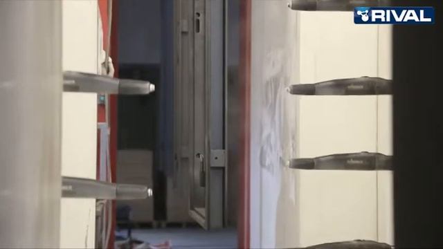 Порошковая окраска корпусов светильников и входных дверей.