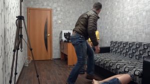 БЬЁТ ЧУЖОГО РЕБЁНКА РЕМНЁМ ПРАНК! ОН МЕНЯ УДАРИЛ! ВЫШЕЛ ИЗ ПОД КОНТРОЛЯ! ЖЁСТКИЙ РОЗЫГРЫШ (БпС)