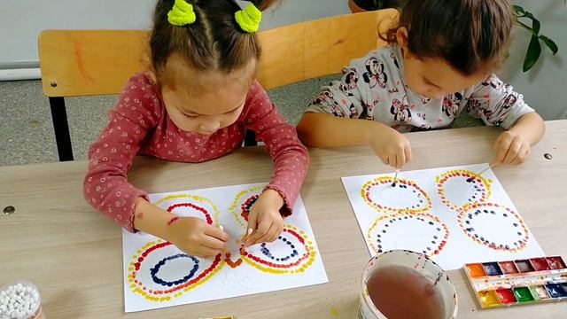 Рисование двумя руками. Рисование ватными палочками. «БАБОЧКА» смотреть онлайн