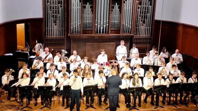 Молодёжный духовой оркестра "Юные Балакиревцы" «Моя Москва» - солист оркестра Рафаэль Саркисян смотреть онлайн