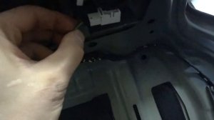 Бмв Е60.Багажник не открывается с кнопки.Решено.