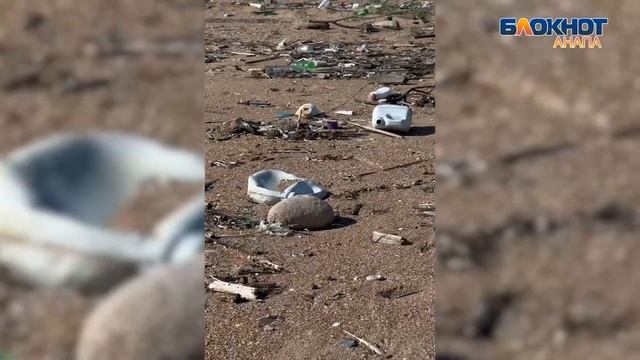Бугазская коса под Анапой утопает в мусоре смотреть онлайн