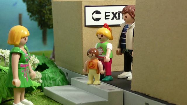Playmobil Film Familie Hauser im Halloween Labyrinth - Video für Kinder смотреть онлайн