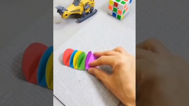 Веселая гусеница из цветной бумаги. смотреть онлайн